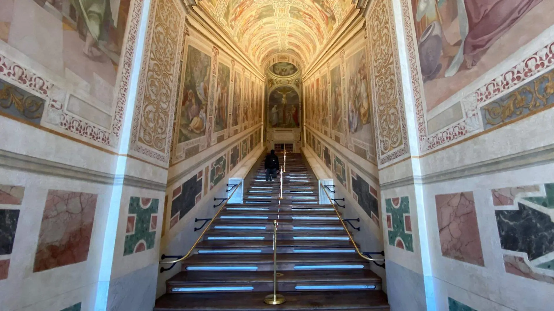 Así luce el Santuario Potificio de la Escalera Santa, por la que subió Jesucristo durante un Viernes Santo Roma Sito Turistico Ufficiale